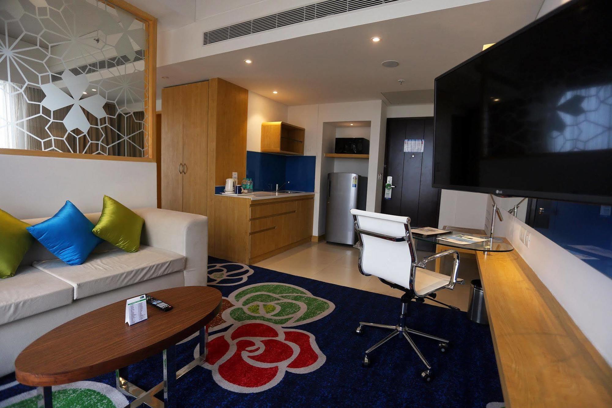 Holiday Inn Express Chennai Old Mahabalipuram Road Buitenkant foto