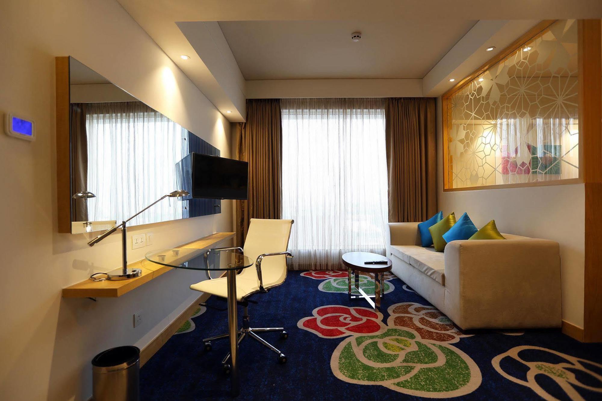 Holiday Inn Express Chennai Old Mahabalipuram Road Buitenkant foto